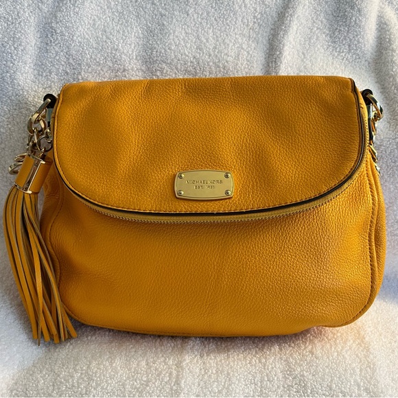 Michael Kors cross body - Picture 1 of 8